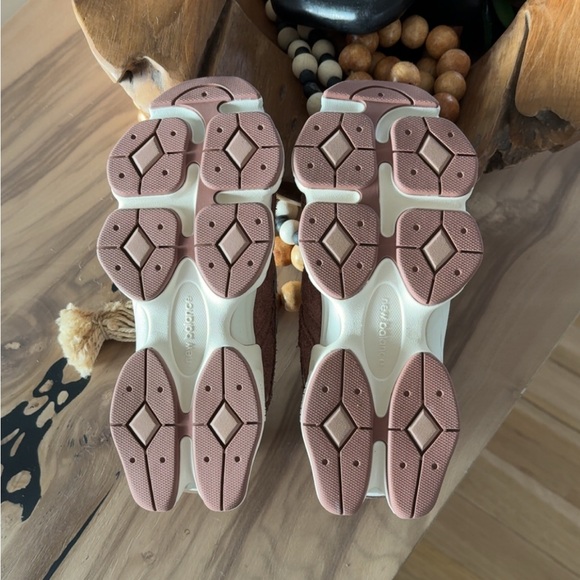 New Balance 9060 Sneakers - Picture 9 of 12